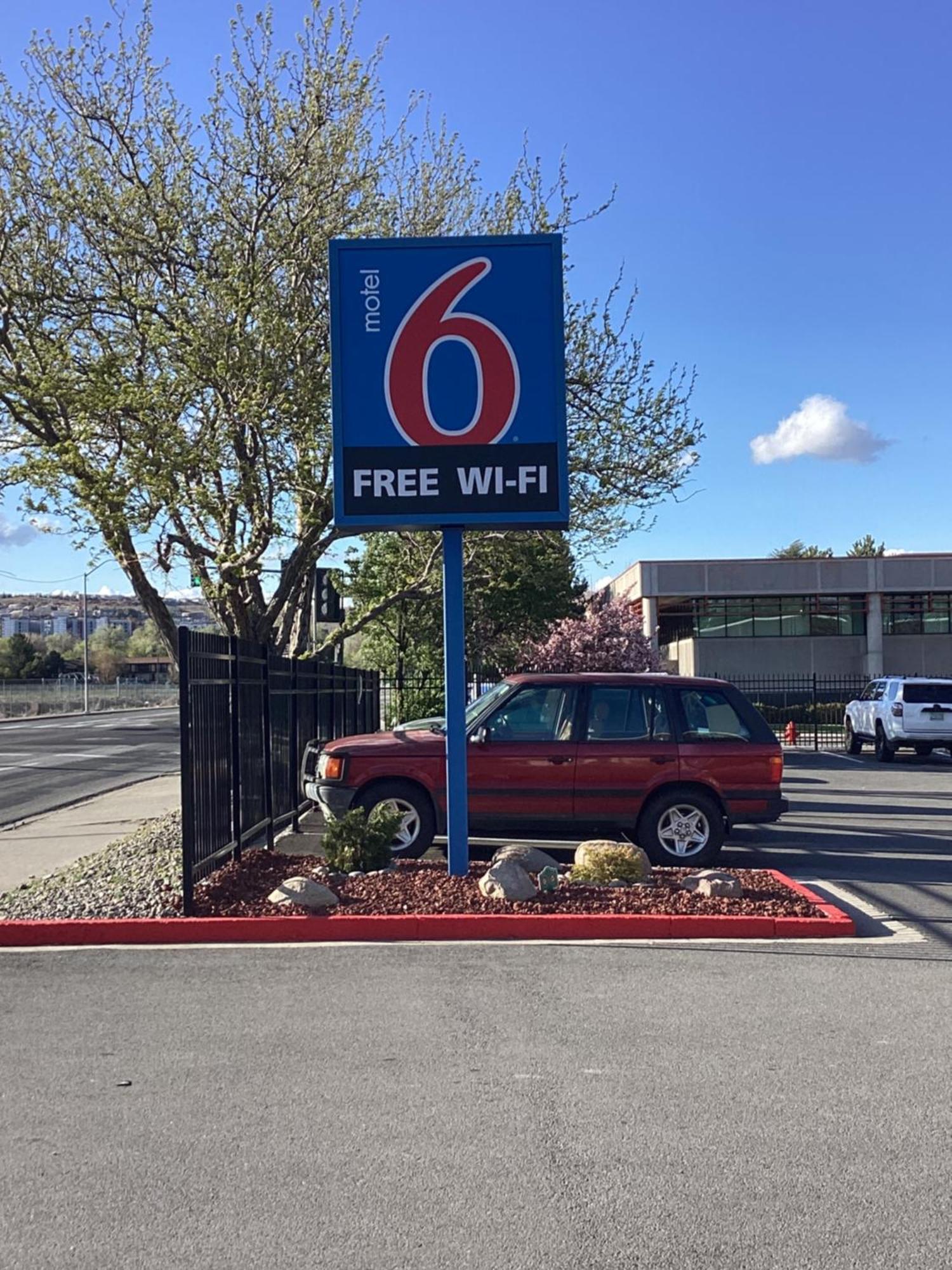 Motel 6-Reno, Nv - Livestock Events Center Екстериор снимка